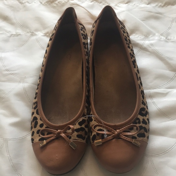vionic leopard print flats